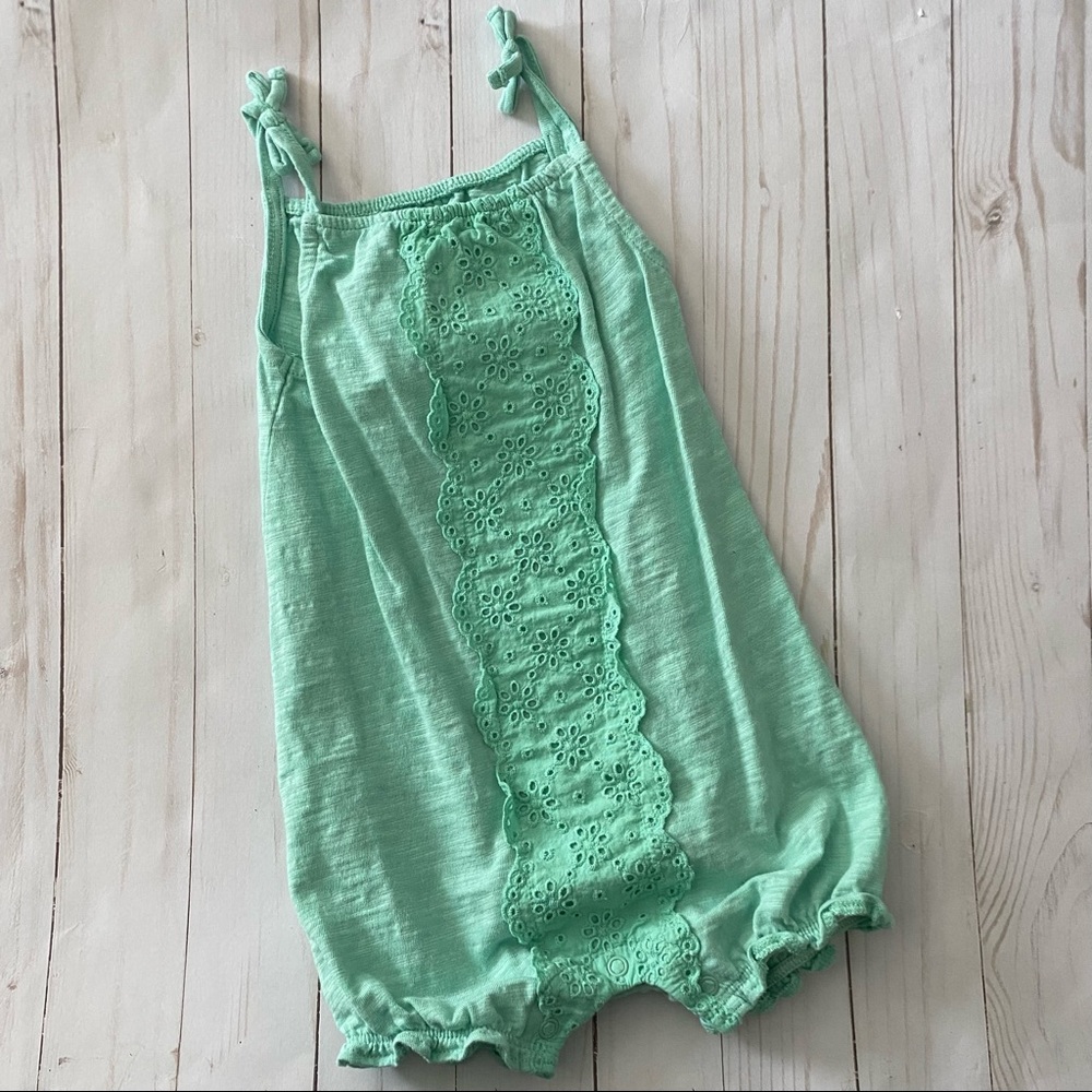 EUC Carter’s Shortie Romper